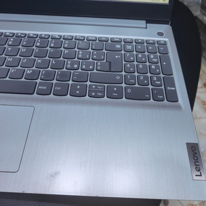 Lenovo Idea i5 10em 8ram 256ssd