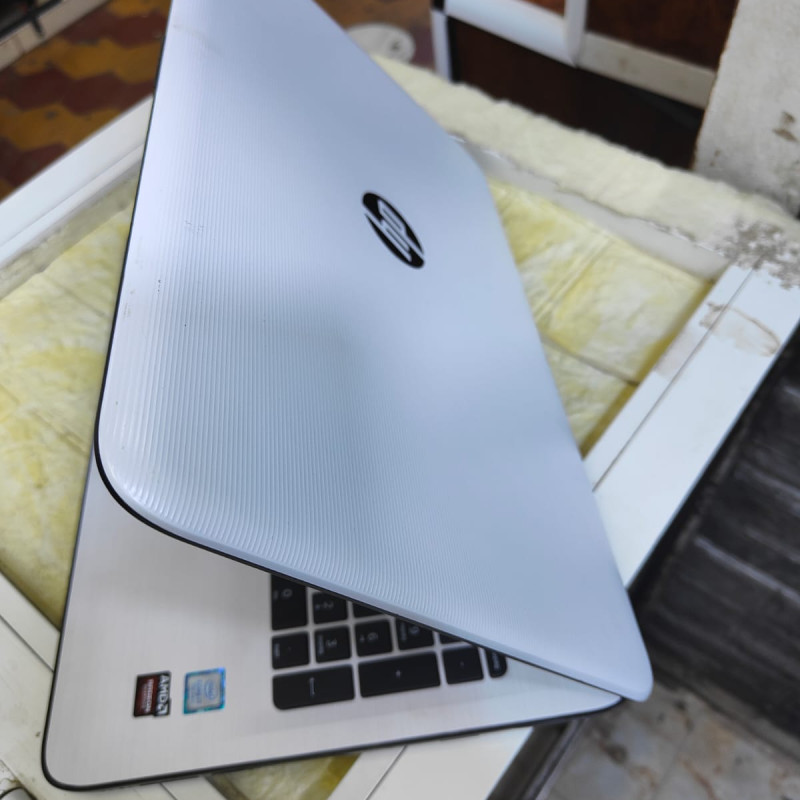 HP netbook i7 7em ,8g ram ddr4 , 256 SSD