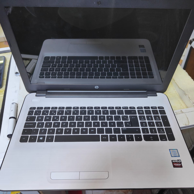 HP netbook i7 7em ,8g ram ddr4 , 256 SSD