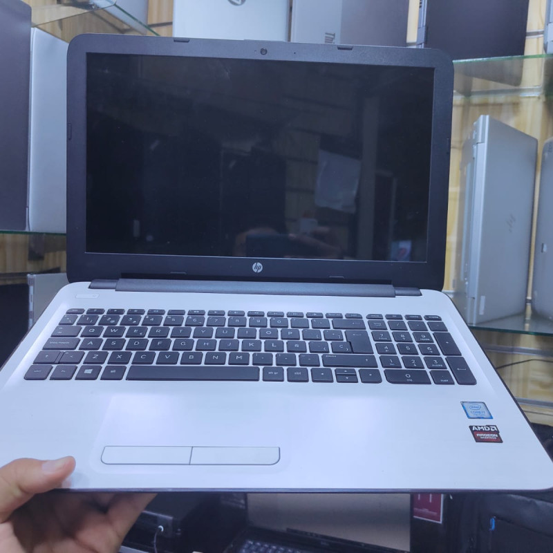 HP netbook i7 7em ,8g ram ddr4 , 256 SSD