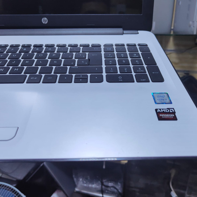 HP netbook i7 7em ,8g ram ddr4 , 256 SSD